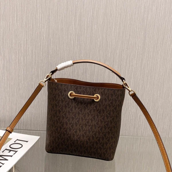 Mk Size:18cmx18cmx10cm