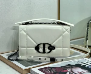 30 Montaigne Chain Clutch Size: 25.5cm