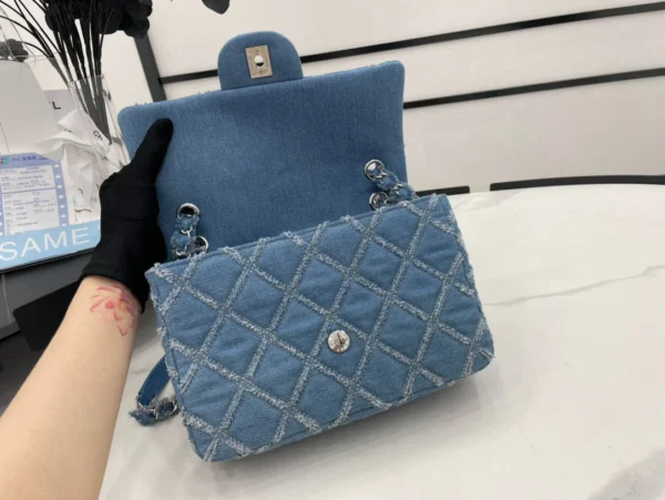A68109 chanel old fashioned size: 17*9.5*8cm