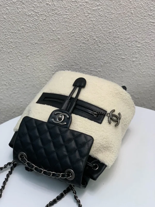 Backpack size: 24*14*22 high cm