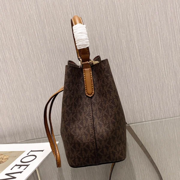 Mk Size:18cmx18cmx10cm