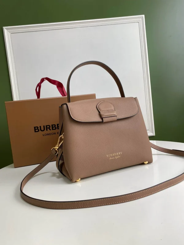 Calfskin bag Size:W25.5*H29*D10cm Code:400123