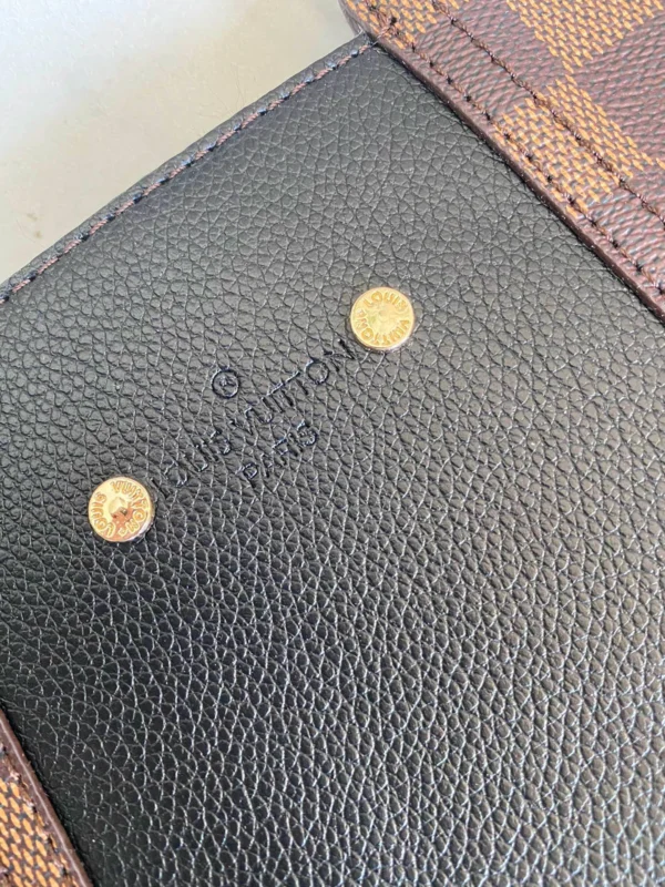 Louis Vuitton size：28X28X14cm pocket 43cm