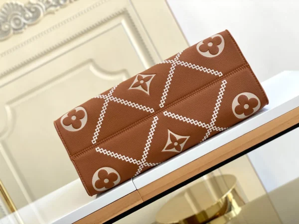 Louis Vuitton size：35*28*15cm