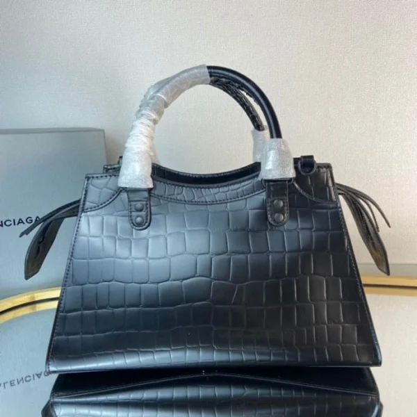 Balenciag* Neo Classic Casual Bag Size: 18cm