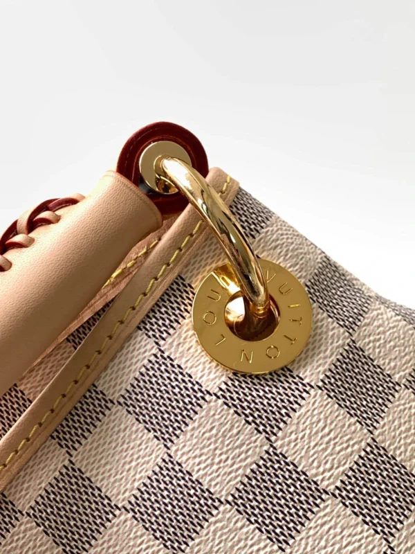 Louis Vuitton Size: 46 x 32 x 24 cm