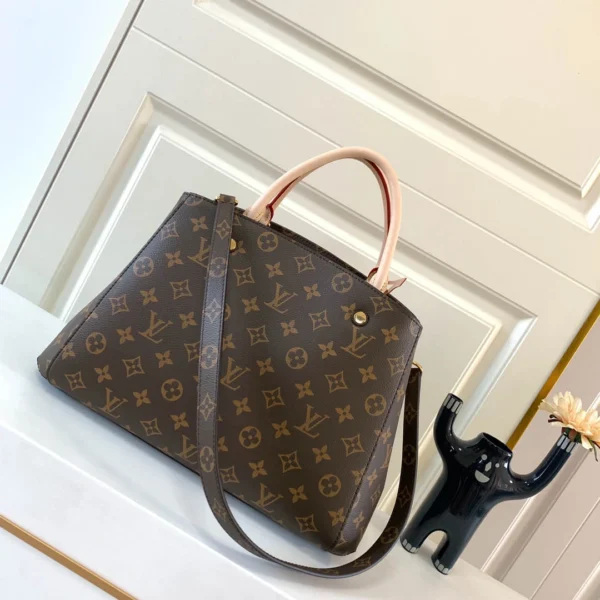 LV Model: M41056 Size 33*23*15cm