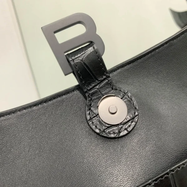 Model: 671355 Size: 25.5x6x16cm