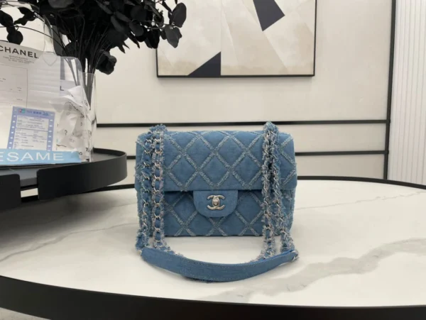 A68109 chanel old fashioned size: 17*9.5*8cm