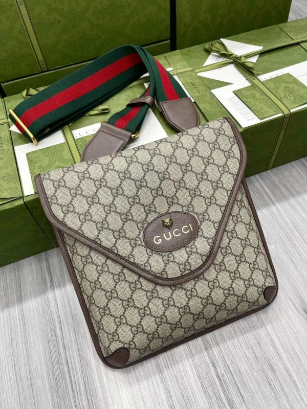 Model: 602204 Size: 25x18x8cm