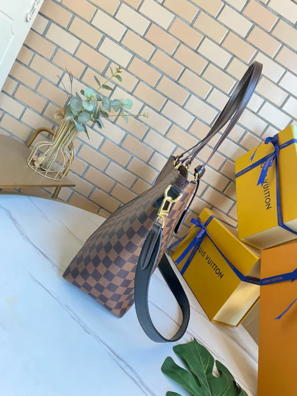 Louis Vuitton size：28X28X14cm pocket 43cm