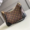 Louis Vuitton Size: 29 x 16 x 9.5 cm