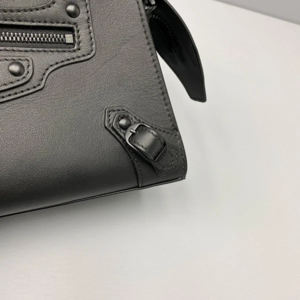 Model: 1992 Size: 16.5*22*9*14.5cm
