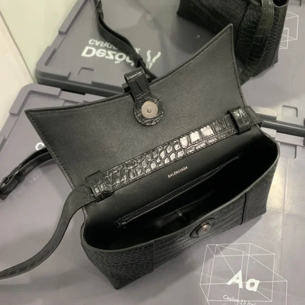 Model: 671355 Size: 25.5x6x16cm