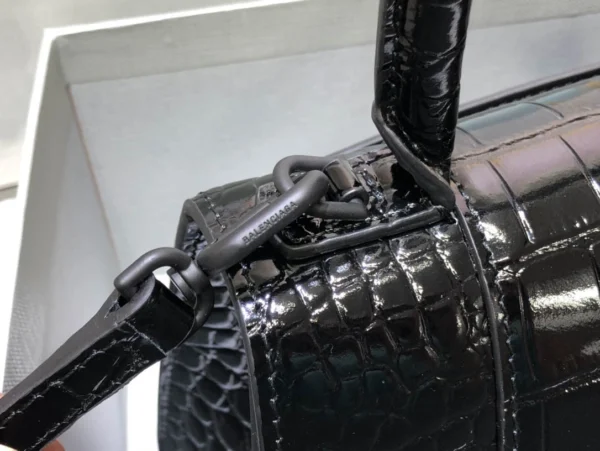 Balenciaga Paris Model: 23x10x24cm Size: 19x8x21cm