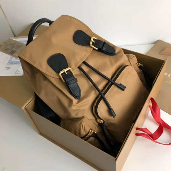 Military Backpack Size:22.14.33cm Code:550678