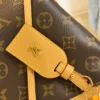 Louis Vuitton size: 29*12*24cm