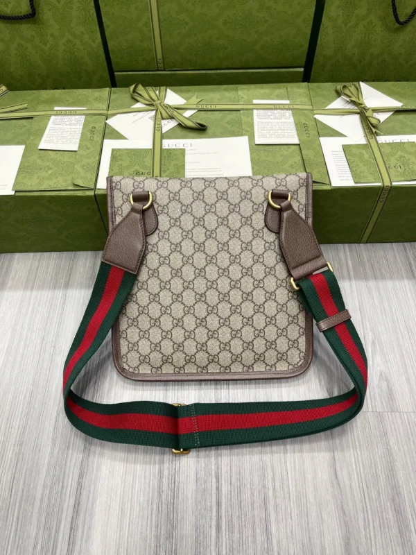Model: 602204 Size: 25x18x8cm