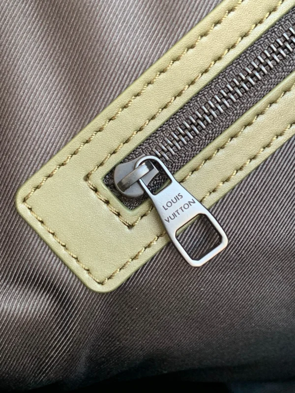 Louis Vuitton Travel bag Size: 50 x 29 x 23 cm