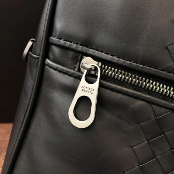 BV Briefcase Size: 38cm Black
