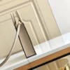 Louis Vuitton Size: 14.0 x 17.0 x 5.0 cm