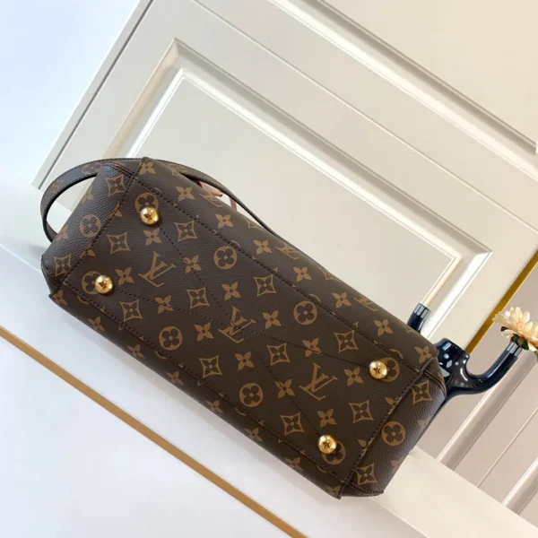 LV Model: M41056 Size 33*23*15cm