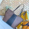 Louis Vuitton size：28X28X14cm pocket 43cm