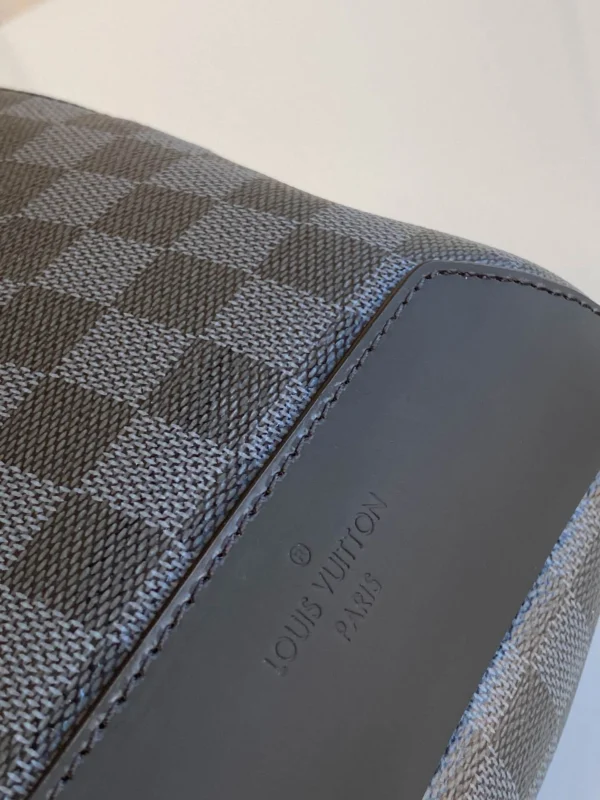 LV 20 x 31 x 10 cm