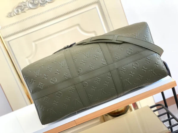 Louis Vuitton Travel bag Size: 50 x 29 x 23 cm