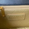 Badge bag Model: 2979 Size: 14-22-8cm