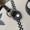 Louis Vuitton Size: 31 x 28 x 14 cm