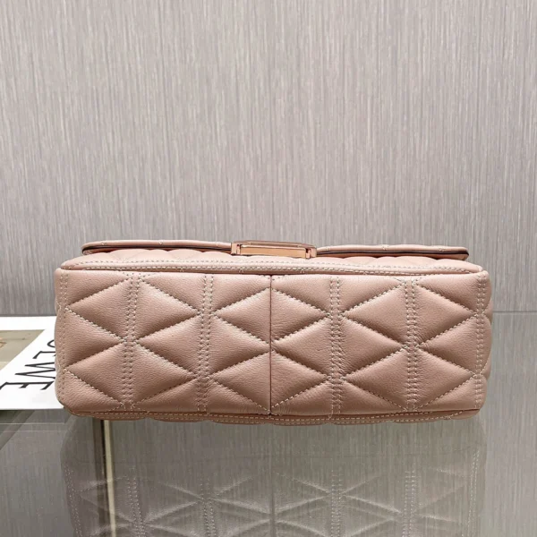 MK small fragrant style sheepskin bag chain pink Size: 25CmX16cmX8.5cm
