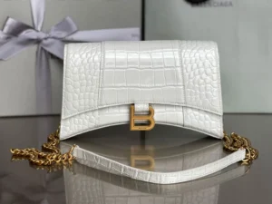 Crossbody bag Model: 198 Size: 22x13x5cm