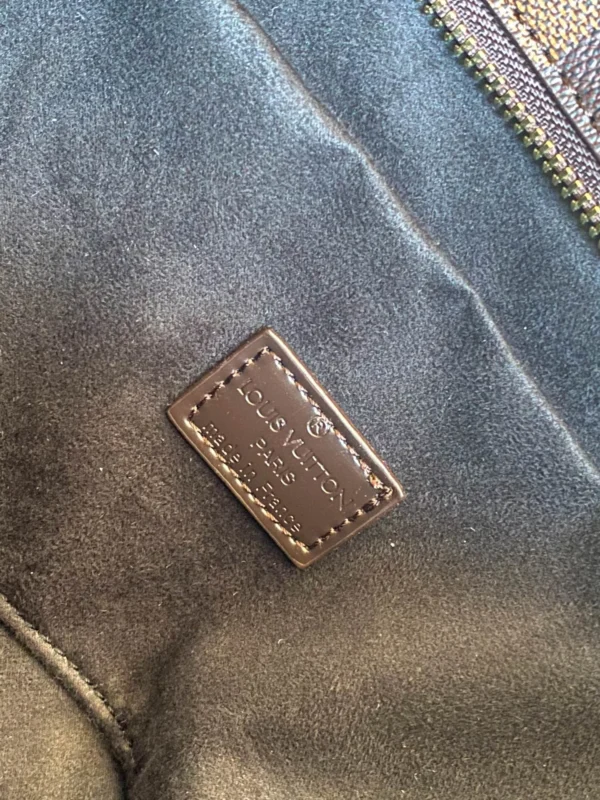 Louis Vuitton size：28X28X14cm pocket 43cm