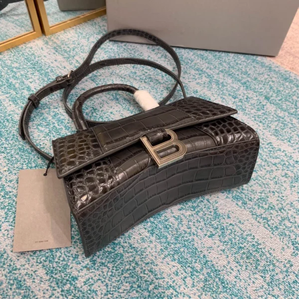 Model: 8896 Size: 19x8x21cm