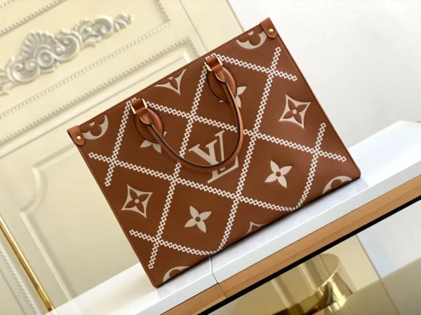 Louis Vuitton size：35*28*15cm