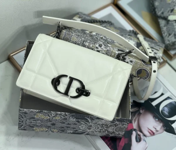 30 Montaigne Chain Clutch Size: 25.5cm
