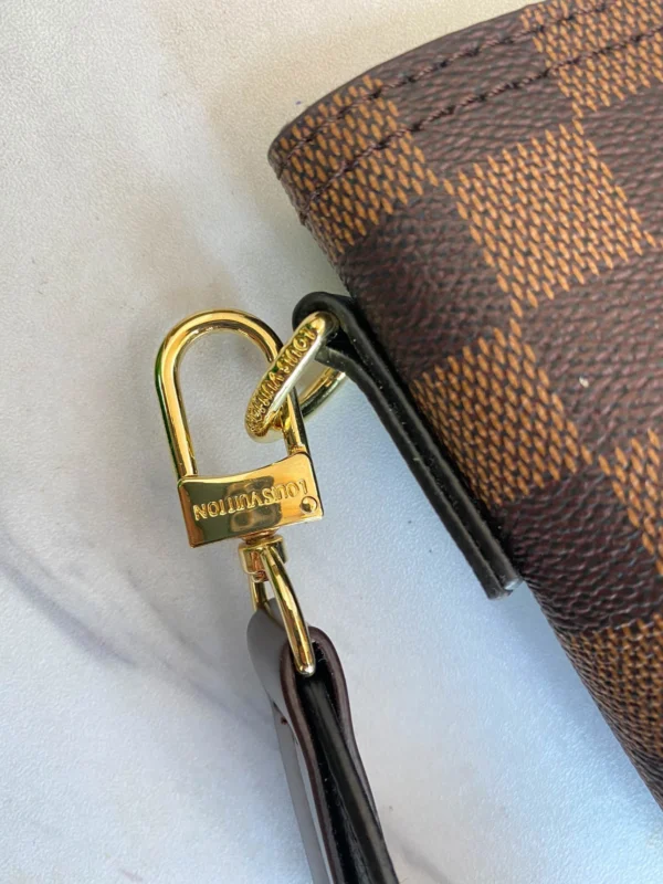 Louis Vuitton size：28X28X14cm pocket 43cm